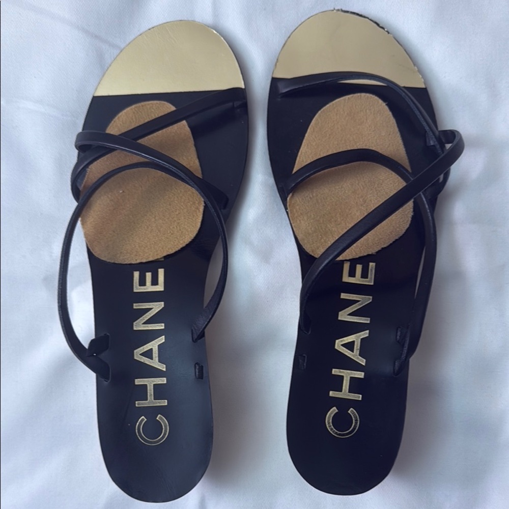 CHANEL Sandals Elegant Black Leather Design
